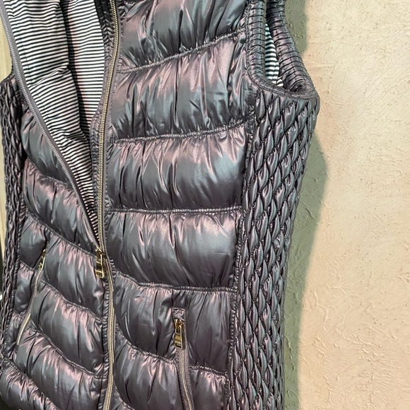 Calvin Klein Performance Vest - Picture 5 of 5